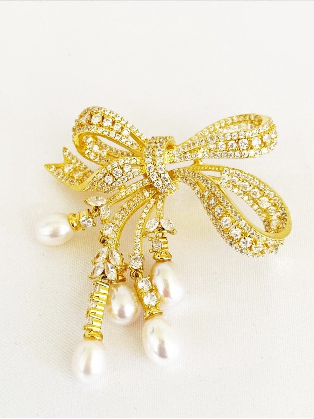 BROOCH Gold Tone Bow Knot Freshwater Pearl Sparkling Pave Marquis Cut Crystals